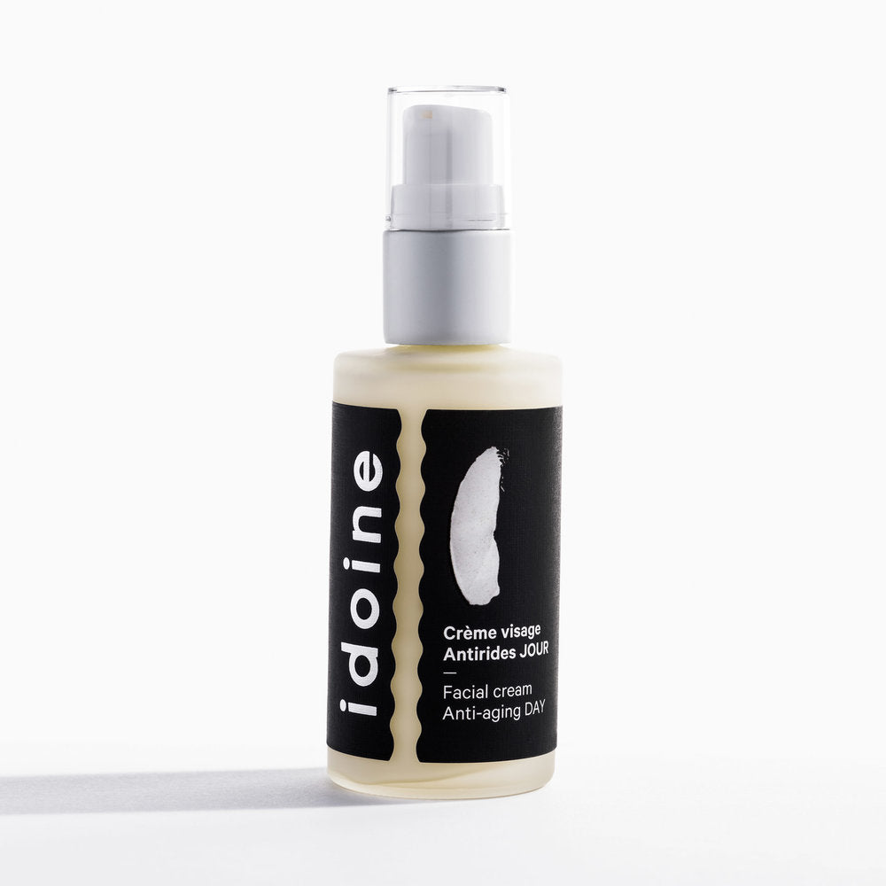 Une gamme de produits anti-âge "Idoine" : tonique, sérum, crème contour des yeux, et crèmes visage jour et nuit, sur fond blanc.
